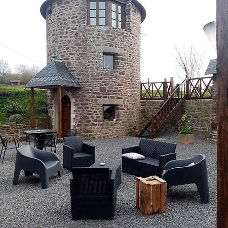 La Tour De Ver Gite Atypique Possibilite Table D'Hotes Sur Reservation Exterior photo