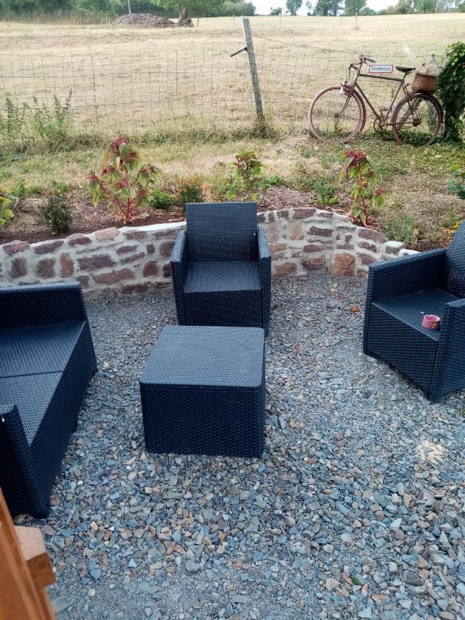La Tour De Ver Gite Atypique Possibilite Table D'Hotes Sur Reservation Exterior photo