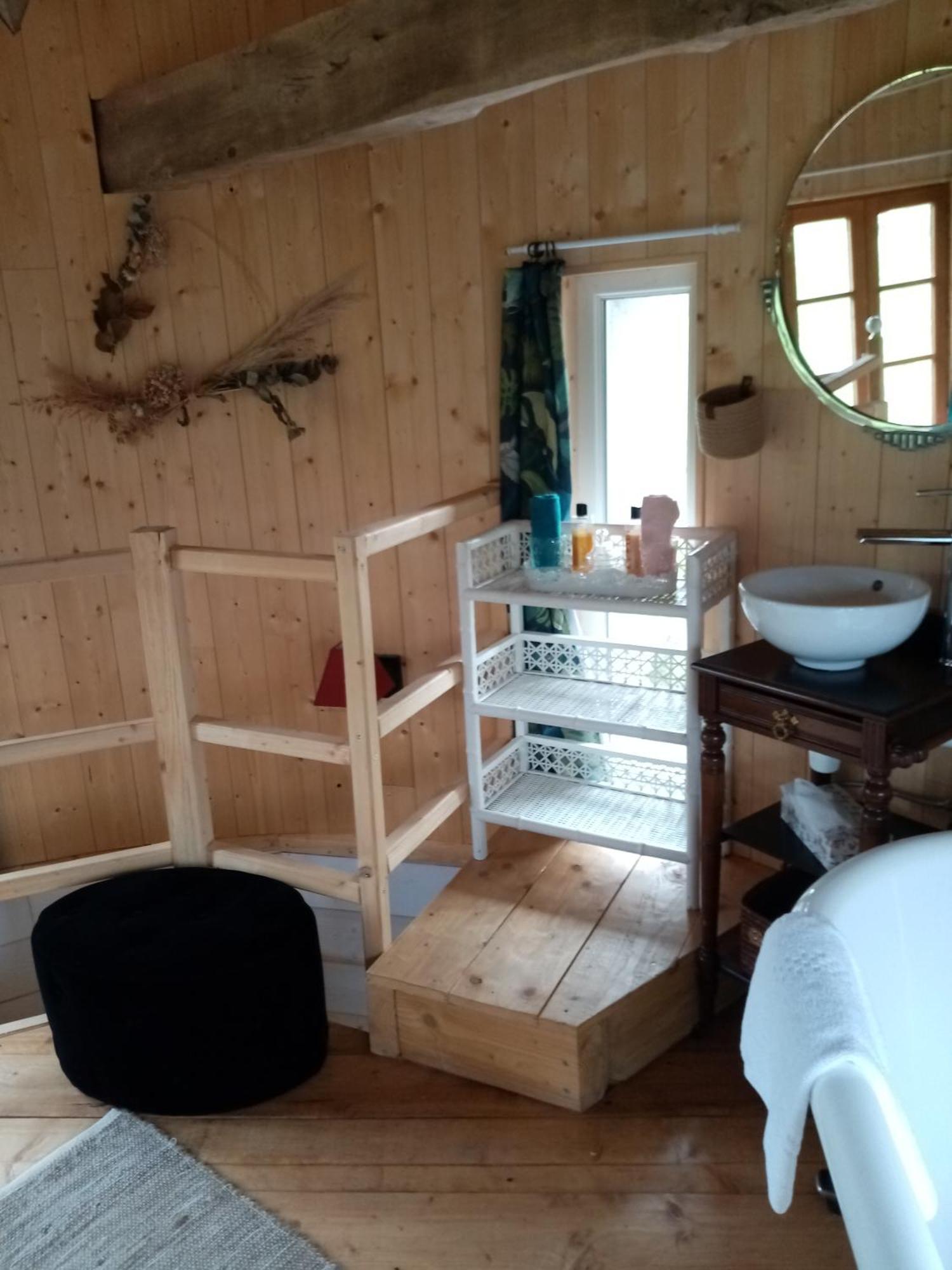 La Tour De Ver Gite Atypique Possibilite Table D'Hotes Sur Reservation Exterior photo