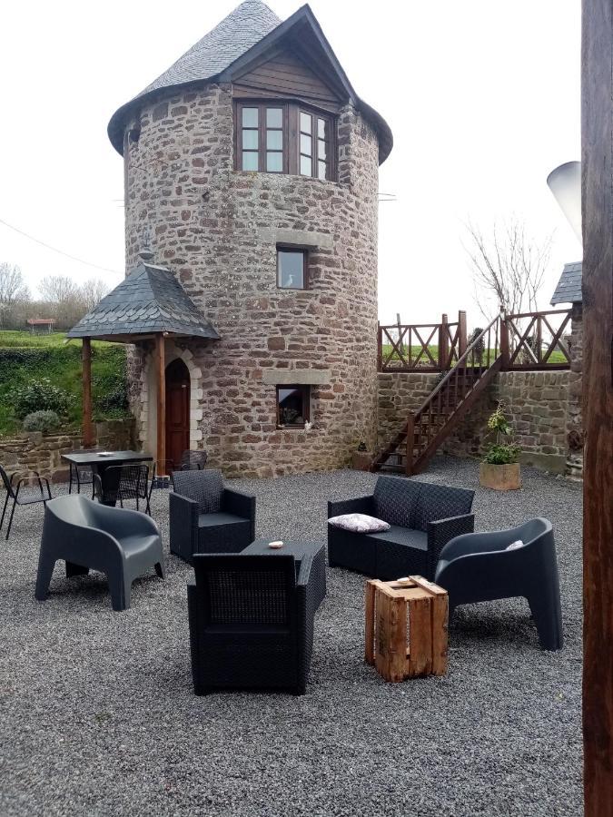 La Tour De Ver Gite Atypique Possibilite Table D'Hotes Sur Reservation Exterior photo