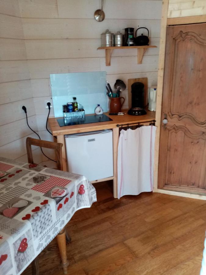 La Tour De Ver Gite Atypique Possibilite Table D'Hotes Sur Reservation Exterior photo